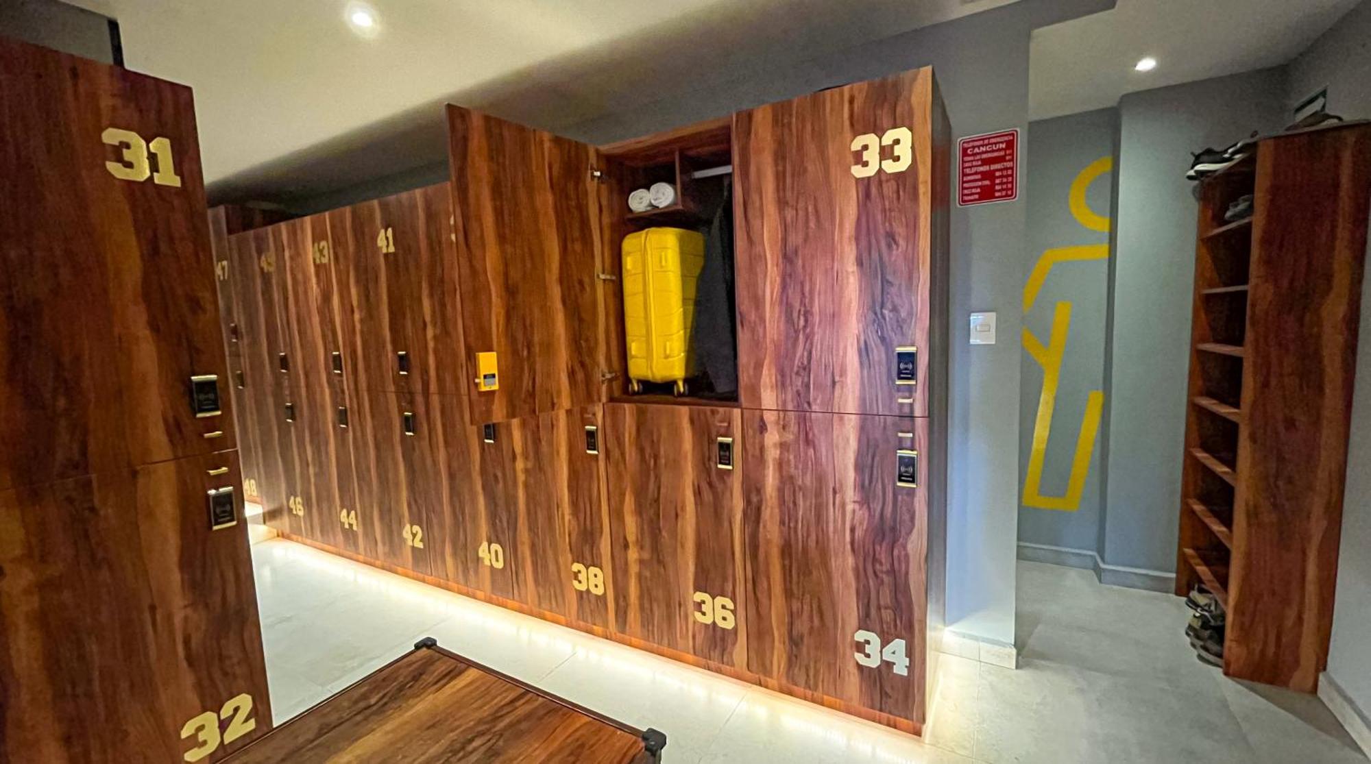 The Yellow Capsule Cancun Close To Airport Εξωτερικό φωτογραφία